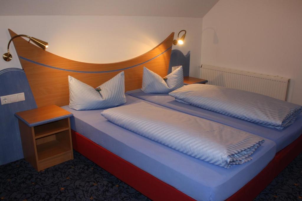 Hotel Waldhorn Friedrichshafen Room photo